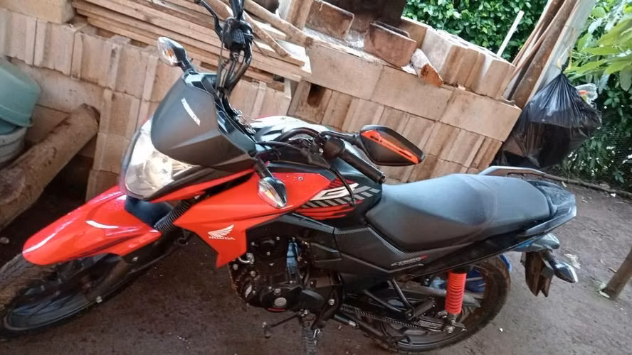Moto honda seminueva recorrido 5000km