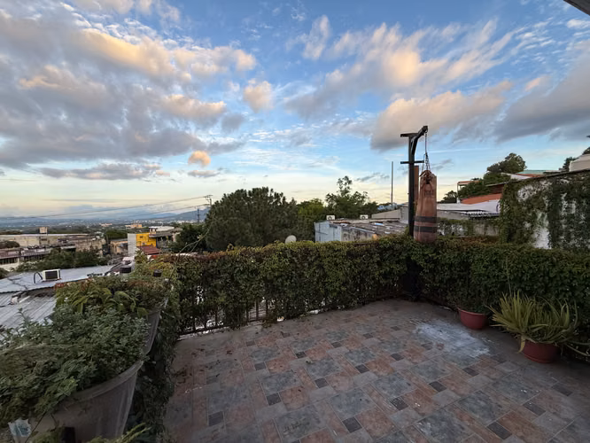 Casa Alquiler Miralvalle San Salvador | Privado | 2 Veh. | $950.