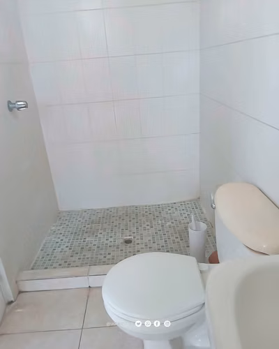 Alquiler de casa en zona cercana a Altos de Miravalle. - Imagen 6