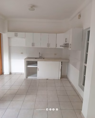 Alquiler de casa en zona cercana a Altos de Miravalle. - Imagen 2