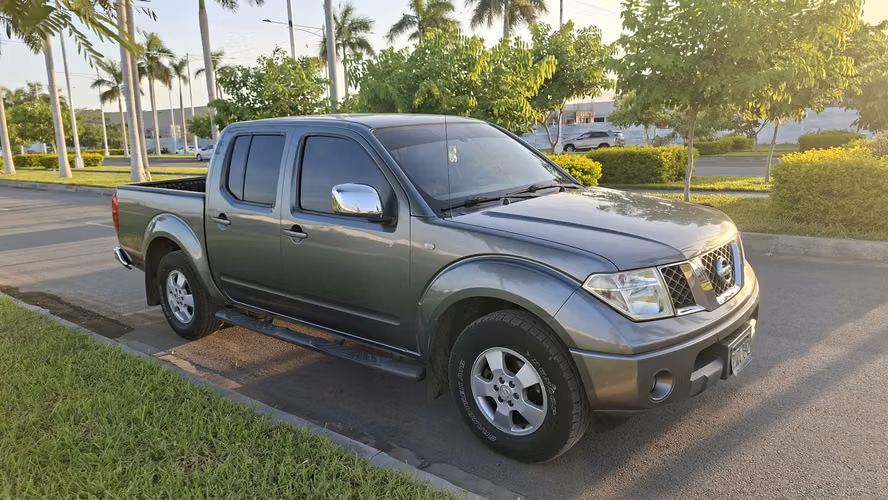 NISSAN NAVARA 2011