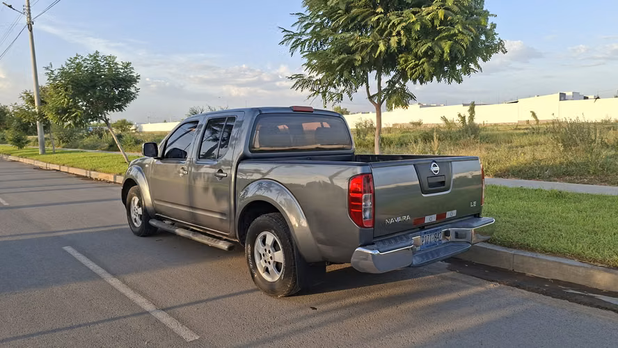 NISSAN NAVARA 2011
