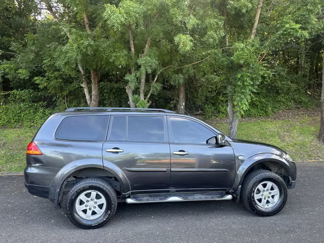 Mitsubishi Nativa EX 2010