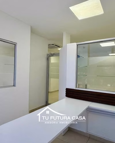 OFICINAS EN ALQUILER EN MODERNO EDICIFIO EN ESCALON ARRIBA DE REDONDEL MASFERRER ZONA LA PAMPA ARG