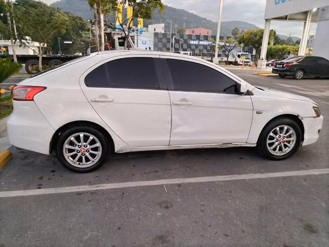 Mitsubishi lancer sportback 2014