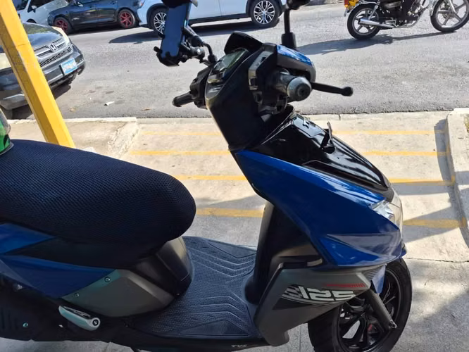 moto automática TVS año 2022 - Imagen 6