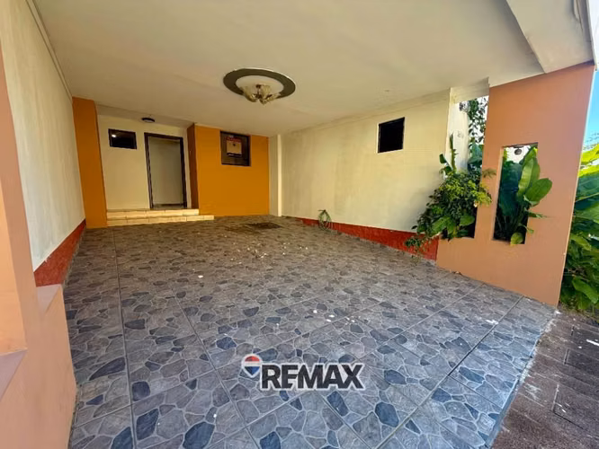 Condominio Miramar, Casa de Esquina