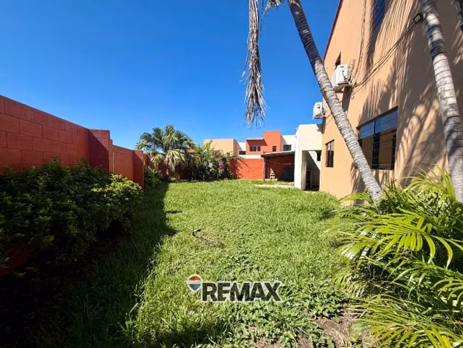 Condominio Miramar, Casa de Esquina