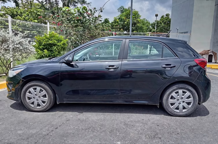 KIA RÍO 2023 Hatchback Automático 4 puertas - Imagen 8