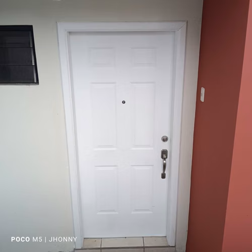 VENDO LINDA CASA DE 2 NIVELES EN MIRAMAR TOTALMENTE RENOVADA - Imagen 3