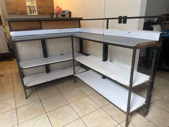 Mueble en L con repisas - Imagen 3