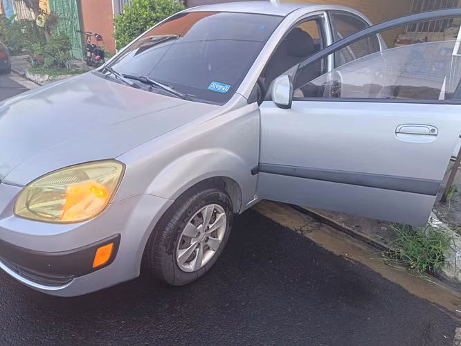 Vendo Kia Rio LX