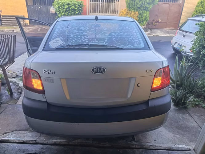 Vendo Kia Rio LX