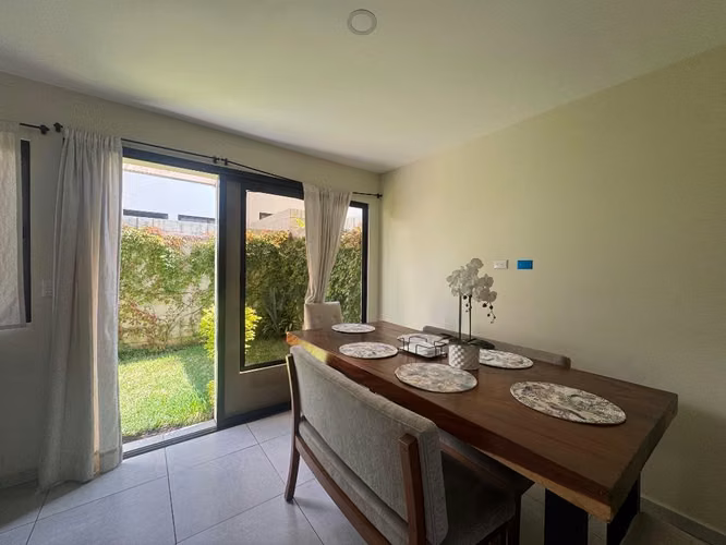 SE VENDE CASA EN RES. LAS PERGOLAS