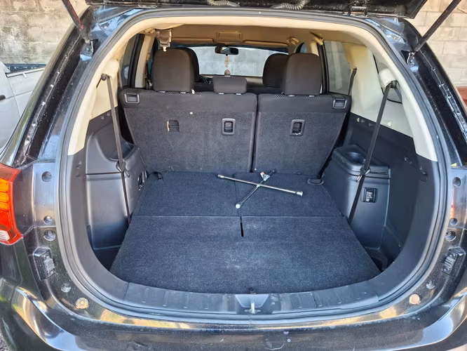 Mitsubishi Outlander 2019 tres filas de asientos