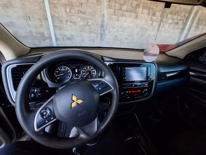 Mitsubishi Outlander 2019 tres filas de asientos