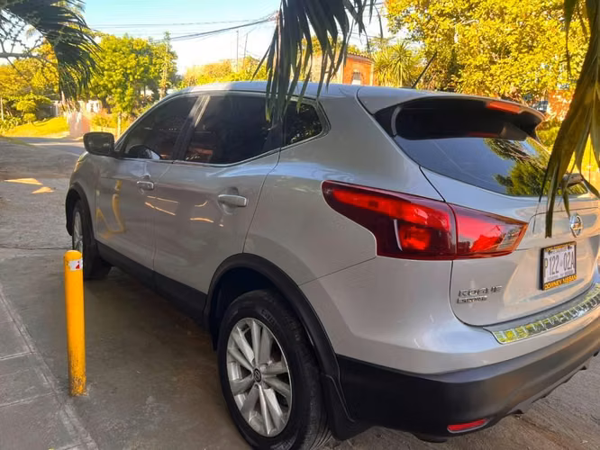 Nissan rogué SPORT 2017