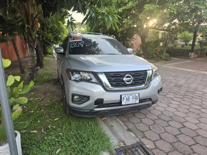 Se vende Nissan Pathfinder S 2019