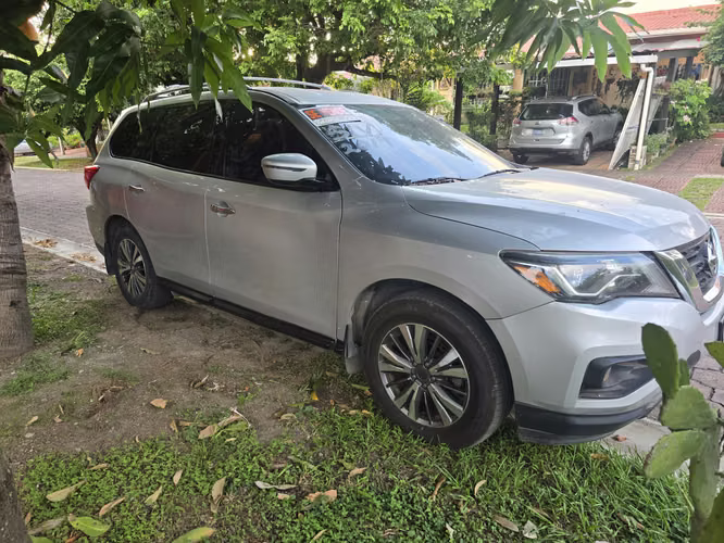 Se vende Nissan Pathfinder S 2019