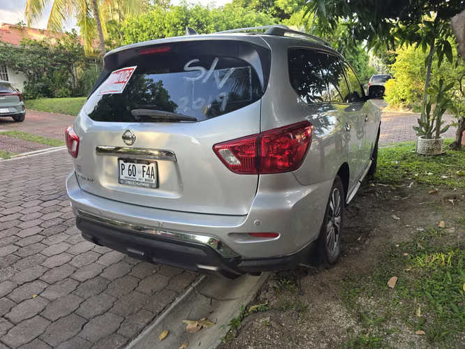 Se vende Nissan Pathfinder S 2019
