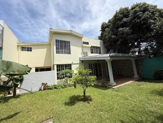Venta de Casa bonita y amplia en Colonia San Francisco, San Salvador