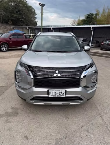  MITSUBISHI OUTLANDER 2022 SE 4X4 | 7 PASAJEROS | LLANTAS NUEVAS 