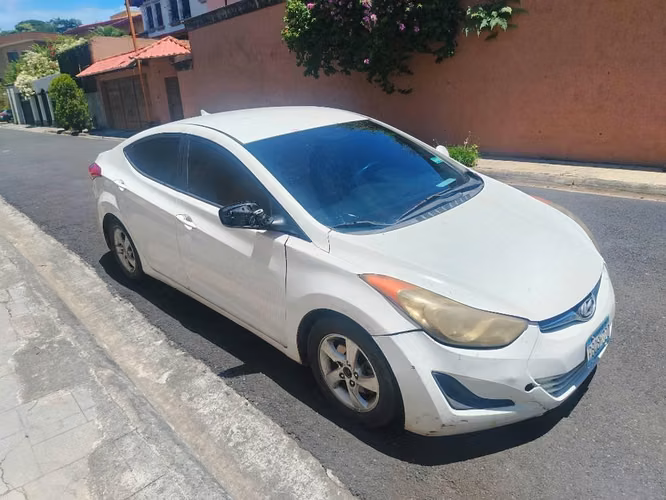 **HYUNDAI ELANTRA 2015 – AUTOMÁTICO – MOTOR 1.8