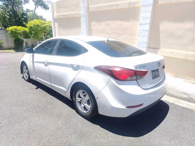 **HYUNDAI ELANTRA 2015 – AUTOMÁTICO – MOTOR 1.8