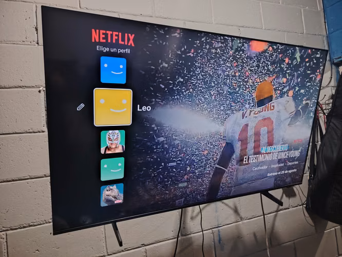 Samsung 55" Smart TV UHD 4K 55” – UN55U8000FPXPA | Excelente Estado + Caja Original