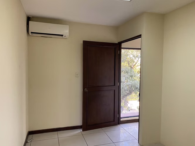 ALQUILER EDIFICIO PARA OFICINAS Y NEGOCIOS COLONIA ESCALON - Imagen 14