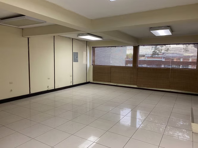 ALQUILER EDIFICIO PARA OFICINAS Y NEGOCIOS COLONIA ESCALON - Imagen 18