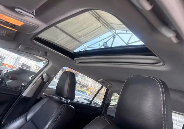Vendo toyota rav4 awd perfecto estado - Imagen 5