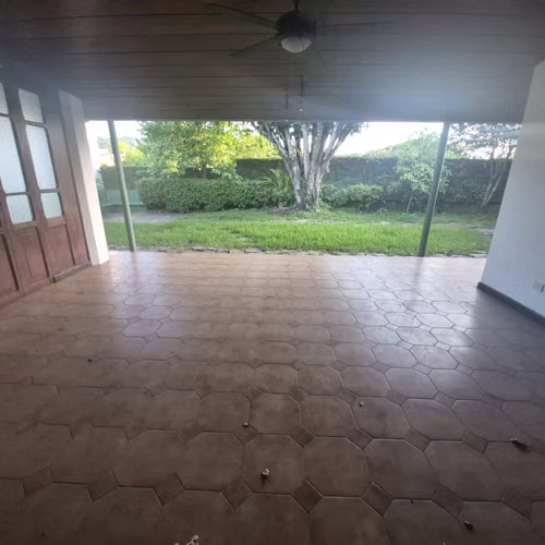 ALQUILER CASA AMPLIA EN LOMAS DE SAN FRANCISCO - Imagen 2