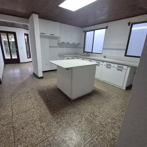 ALQUILER CASA AMPLIA EN LOMAS DE SAN FRANCISCO - Imagen 10