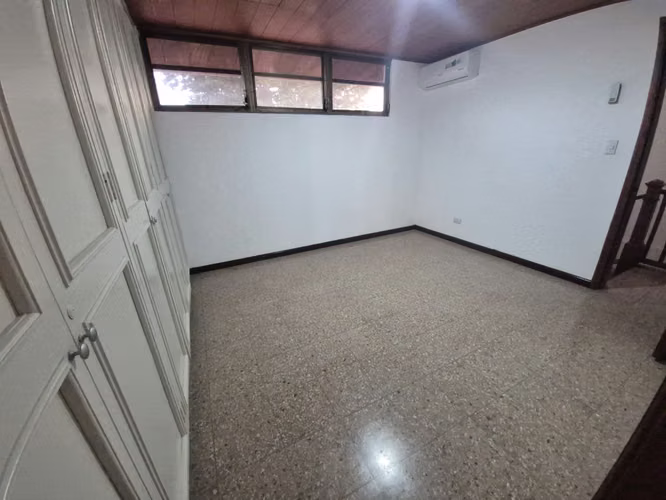 ALQUILER CASA AMPLIA EN LOMAS DE SAN FRANCISCO - Imagen 7