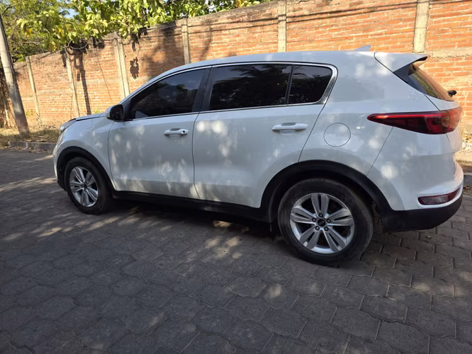 VENDO KIA SPORTAGE FE 2018 4X2