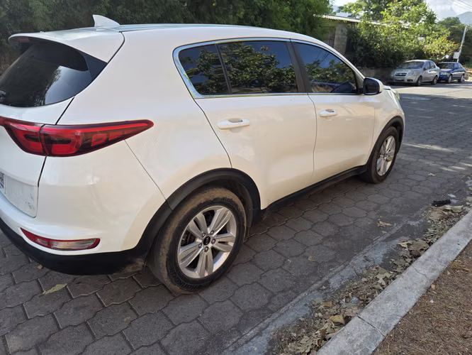 VENDO KIA SPORTAGE FE 2018 4X2