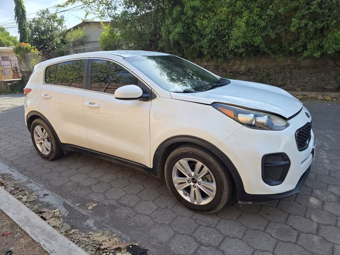 VENDO KIA SPORTAGE FE 2018 4X2