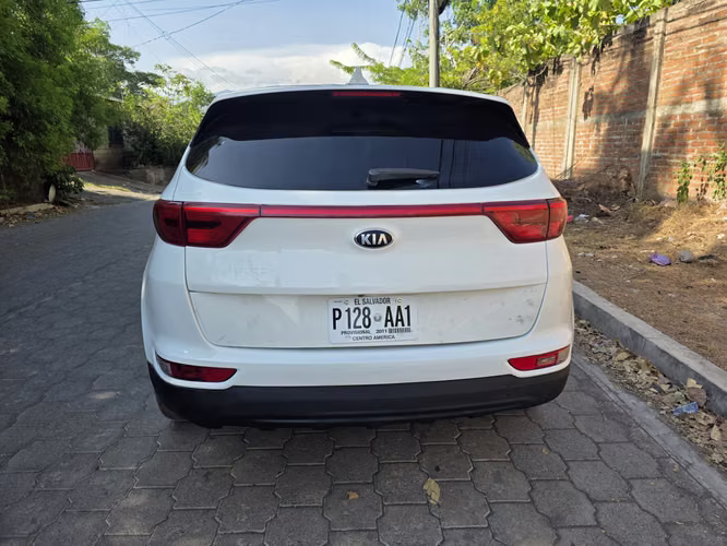 VENDO KIA SPORTAGE FE 2018 4X2