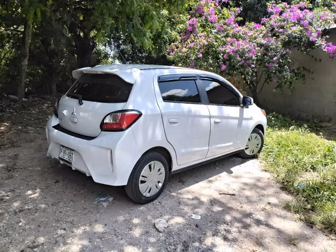 Mitsubishi Mirage Hatchback 2024 (estándar) 21000 millas - Imagen 6
