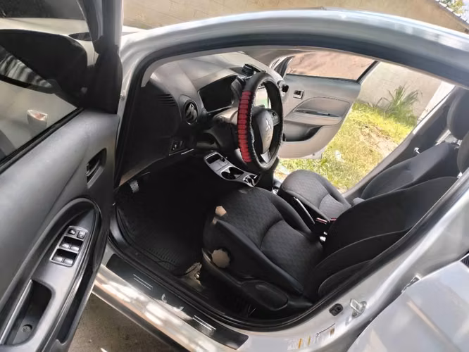 Mitsubishi Mirage Hatchback 2024 (estándar) 21000 millas - Imagen 3