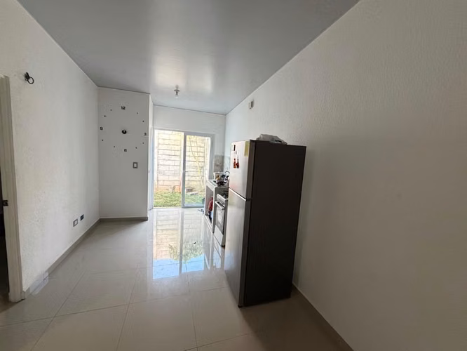 Alquilo casa semi amueblada - Imagen 2