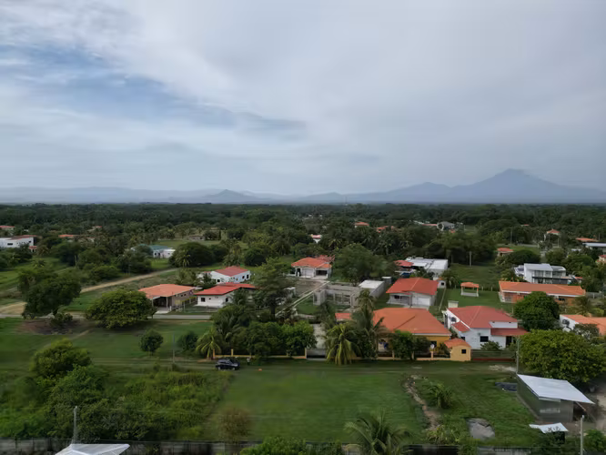 Terreno Plano en Complejo Privado Camino a Costa del Sol