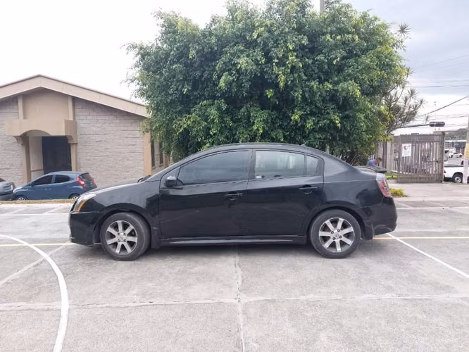 Nissan sentra SR 2011 - Imagen 2