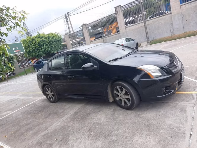 Nissan sentra SR 2011