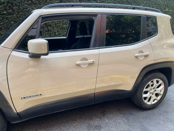 ¡SE VENDE! Jeep Renegade 2015 4x4  Precio Neg. - Imagen 4