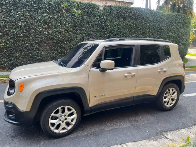 ¡SE VENDE! Jeep Renegade 2015 4x4  Precio Neg. - Imagen 5
