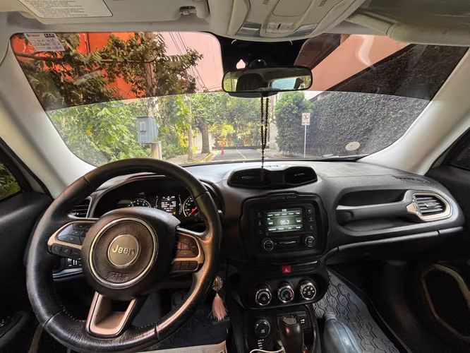 ¡SE VENDE! Jeep Renegade 2015 4x4  Precio Neg. - Imagen 8