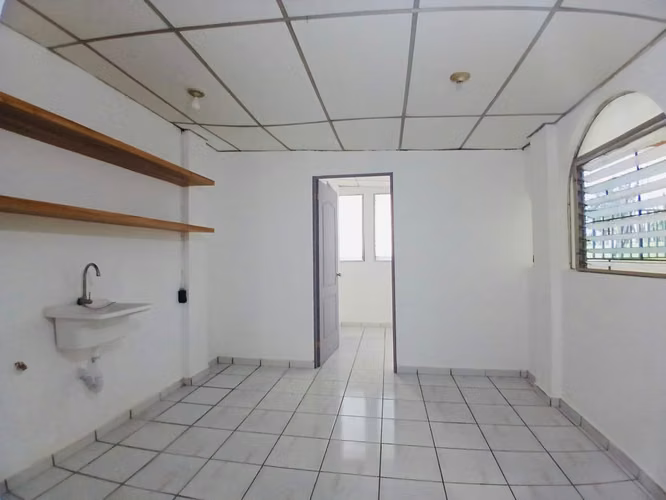 Casa Alquiler Res. San Luis | Av. Bernal| Patio | Terraza | 2do. Niv | 3 Hab.| $1100 - Imagen 4