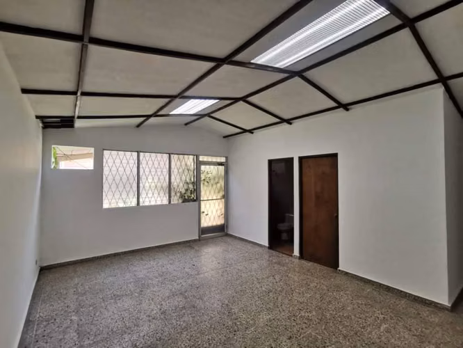 Alquilo Casa Col Escalon Ideal Oficinas, ONG, Etc. - Imagen 4